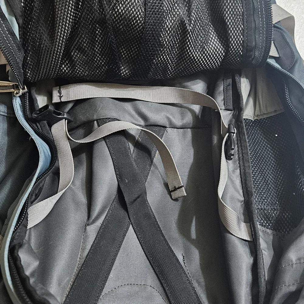 REI Traverse 31L Lightweight Convertible Backpack Duffle Bag Green & Grey GUC